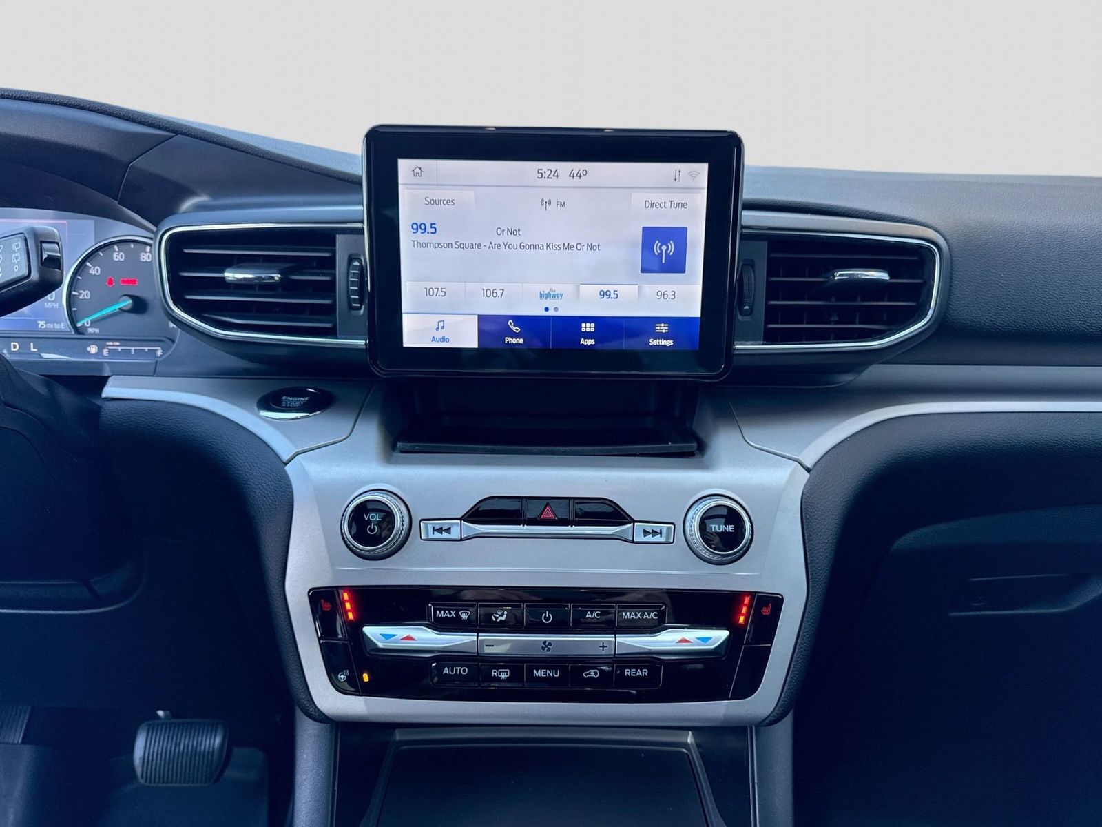 Thumbnail: 2022 Ford Explorer - 31