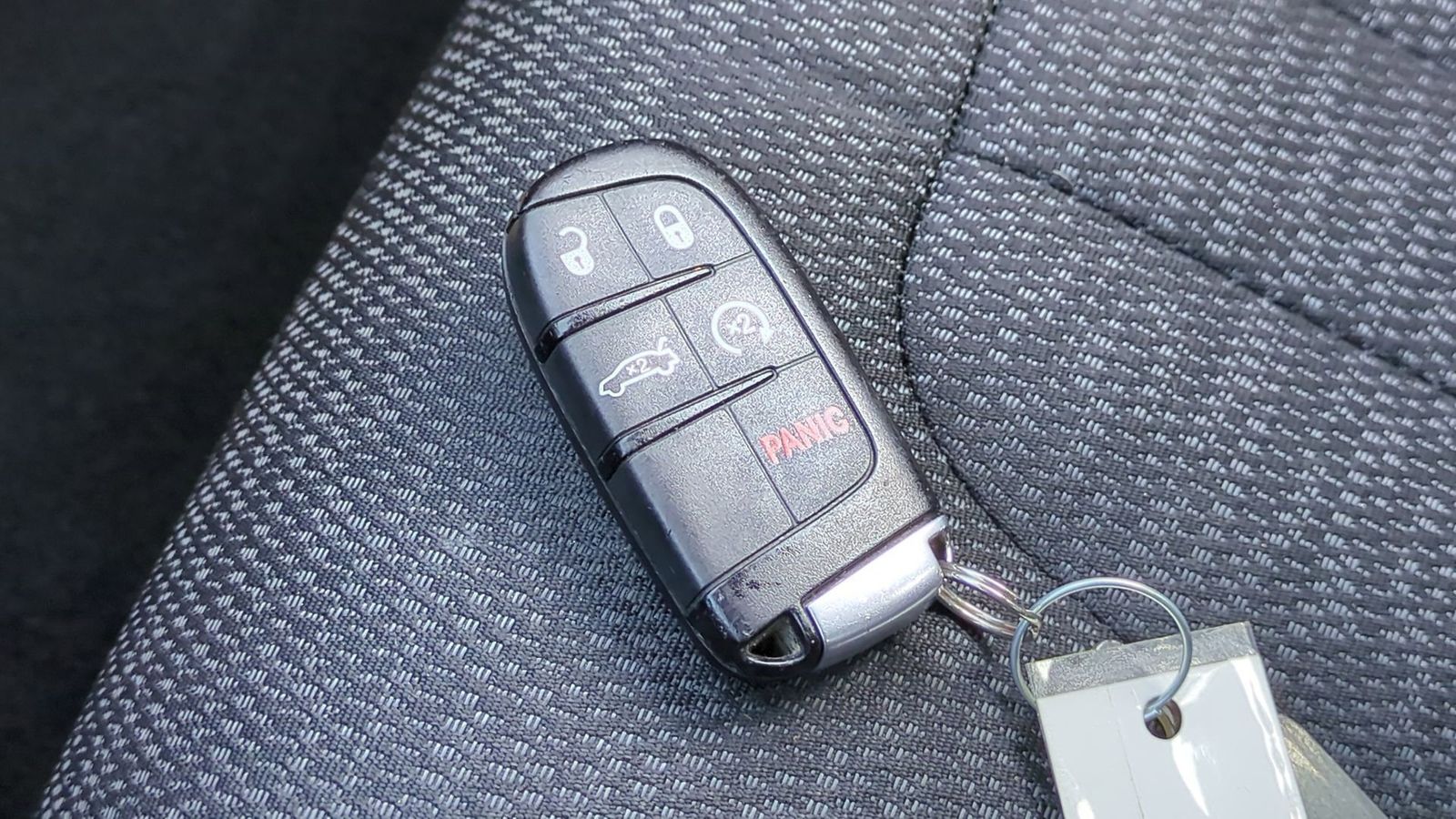 Thumbnail: 2015 Chrysler 200 - 32