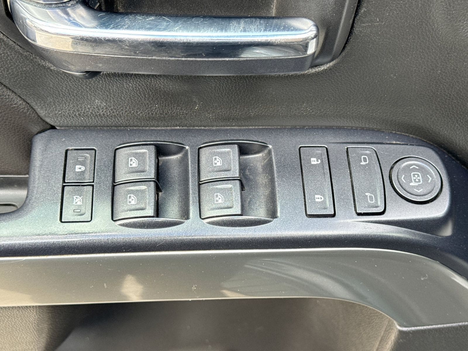 Thumbnail: 2018 Chevrolet Silverado 1500 - 19