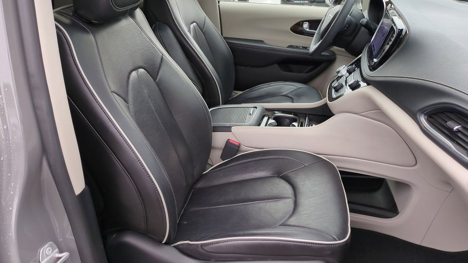 2022 Chrysler Pacifica Limited 24