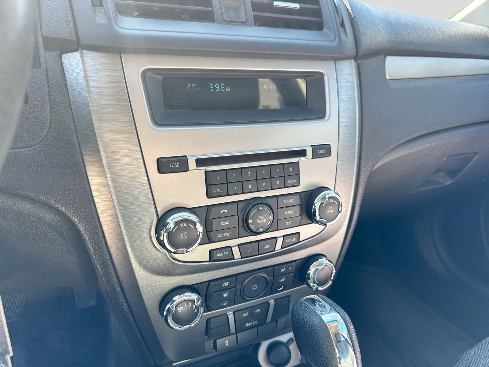 Thumbnail: 2010 Ford Fusion - 27