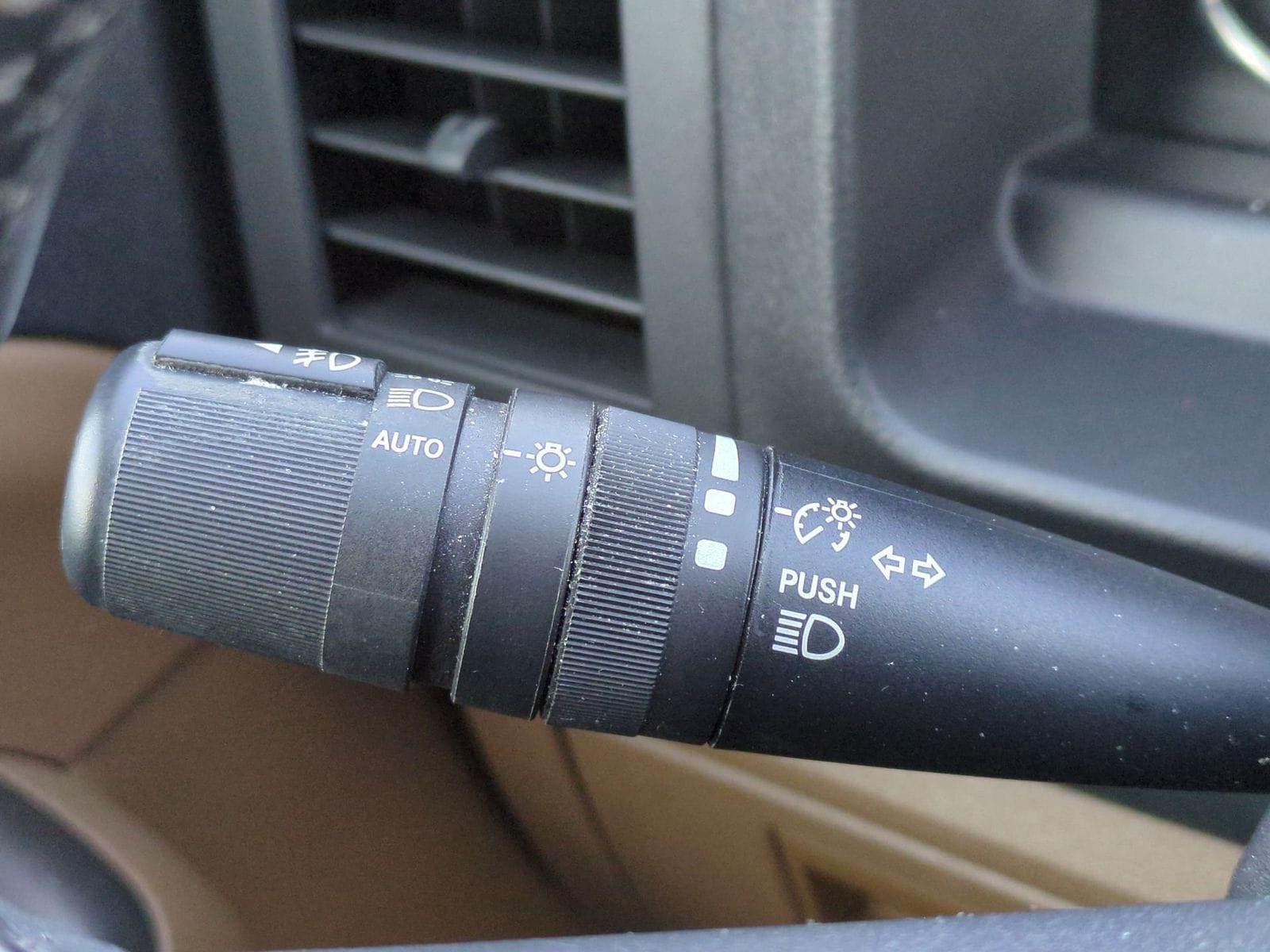 Thumbnail: 2012 Jeep Liberty - 28