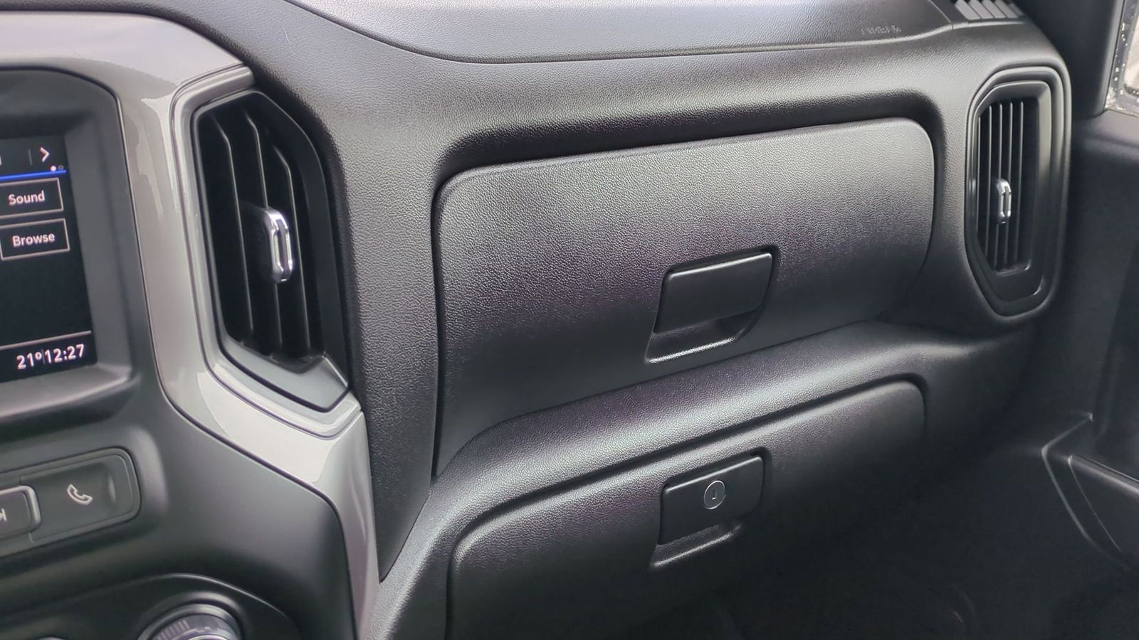 Thumbnail: 2020 Chevrolet Silverado 1500 - 37