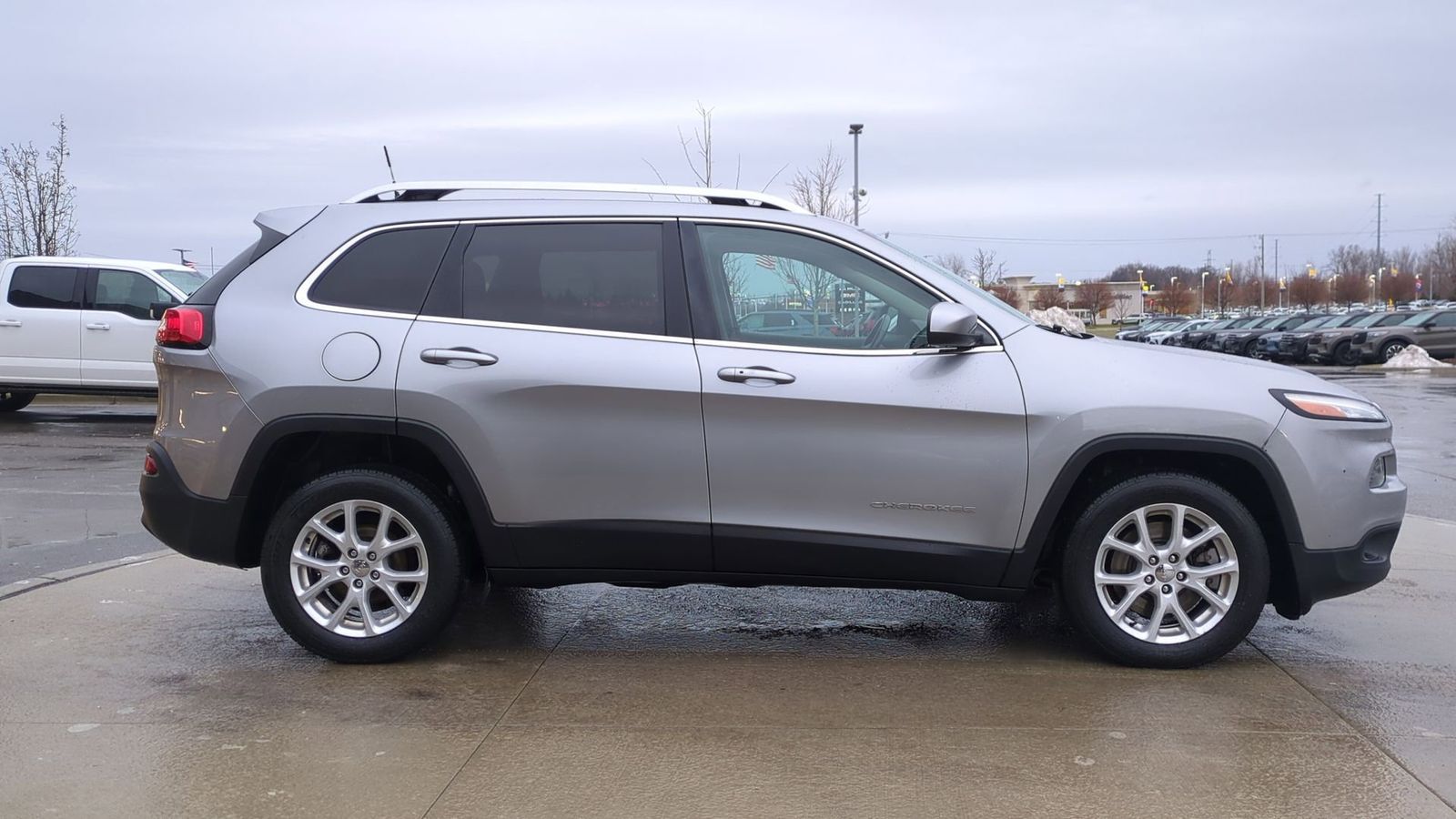 Thumbnail: 2016 Jeep Cherokee - 7