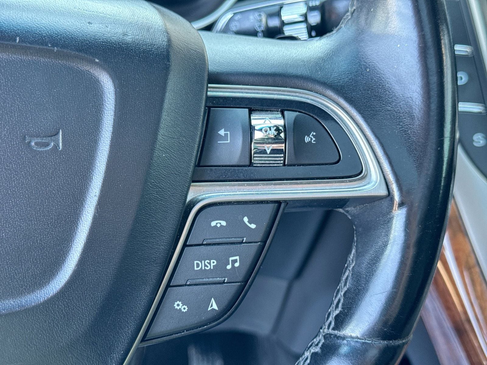Thumbnail: 2019 Lincoln Nautilus - 26