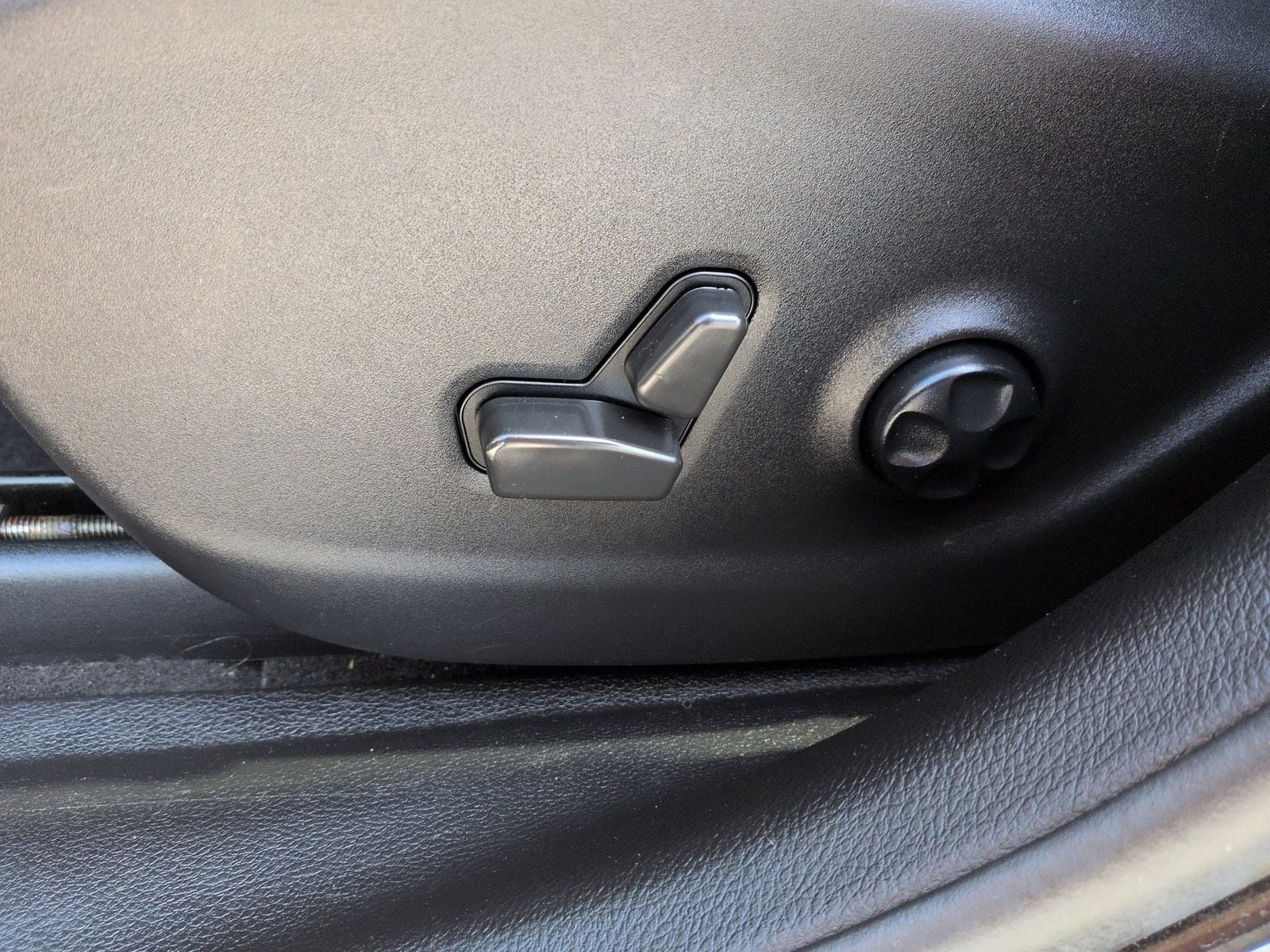 Thumbnail: 2021 Jeep Cherokee - 22