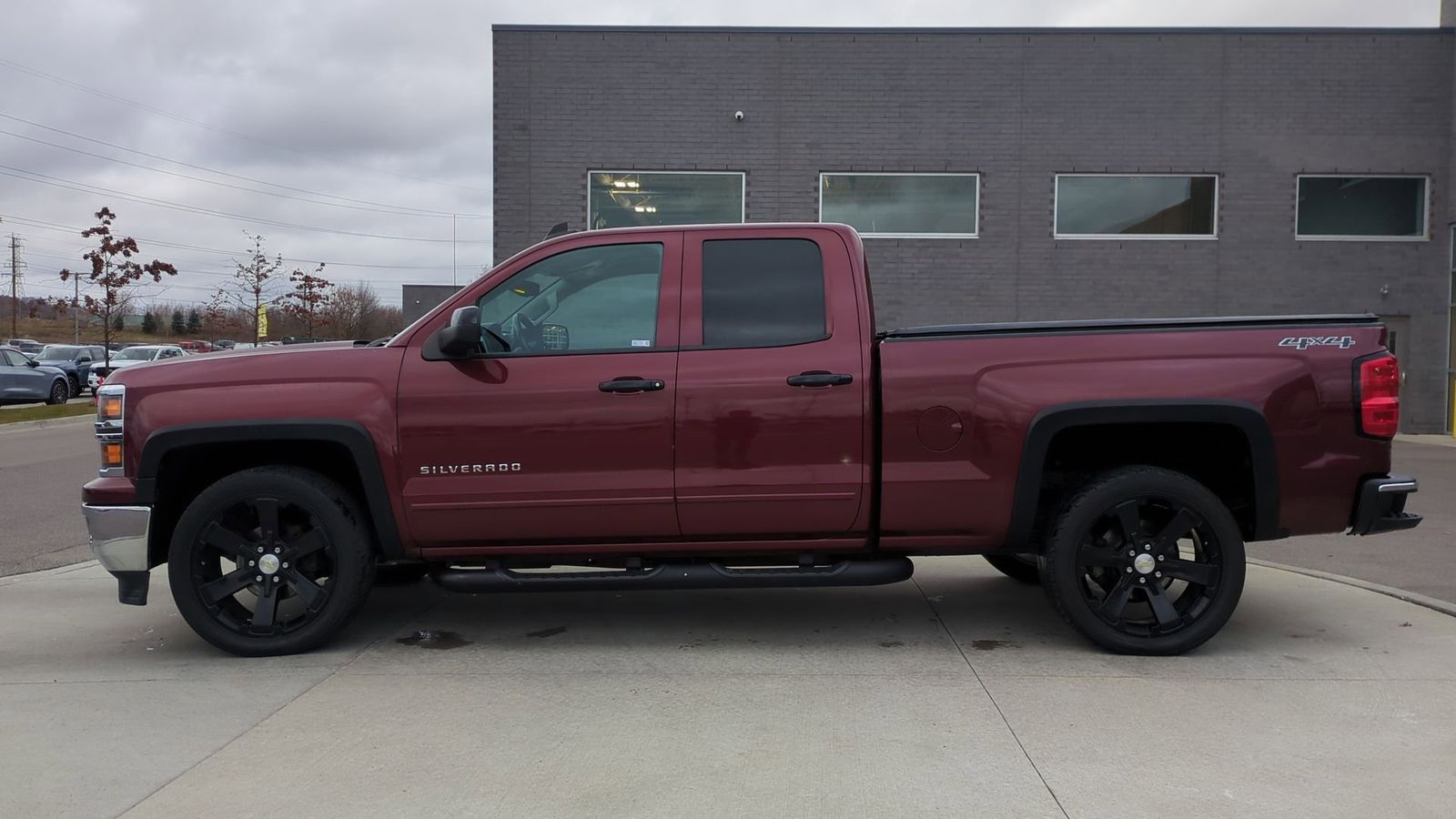 2015 Chevrolet Silverado 1500 LT photo 2