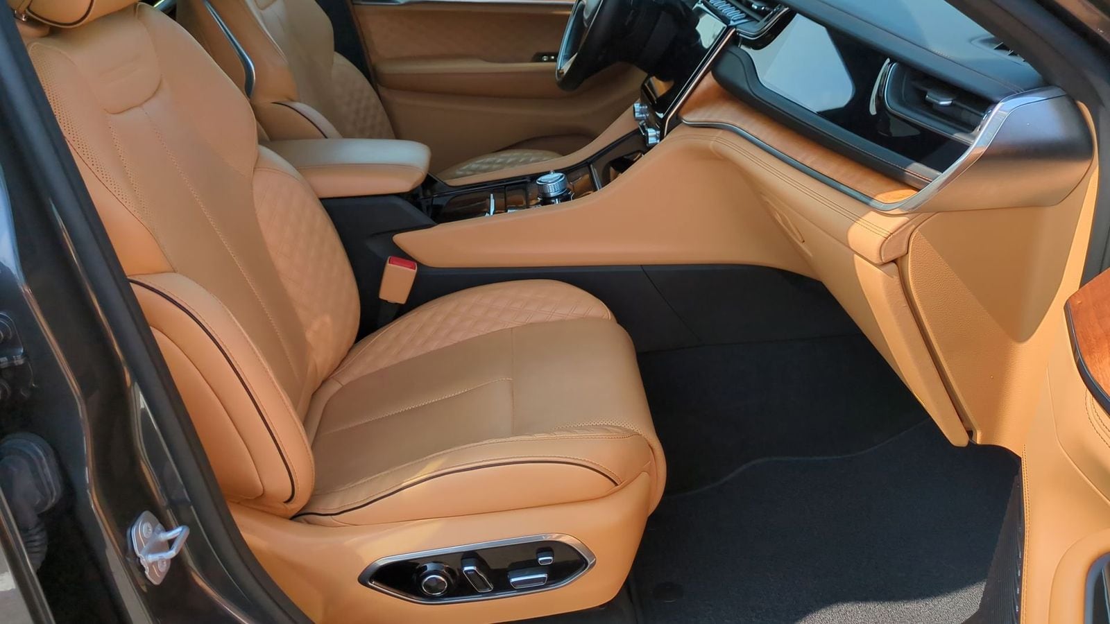 Thumbnail: 2022 Jeep Grand Cherokee - 25