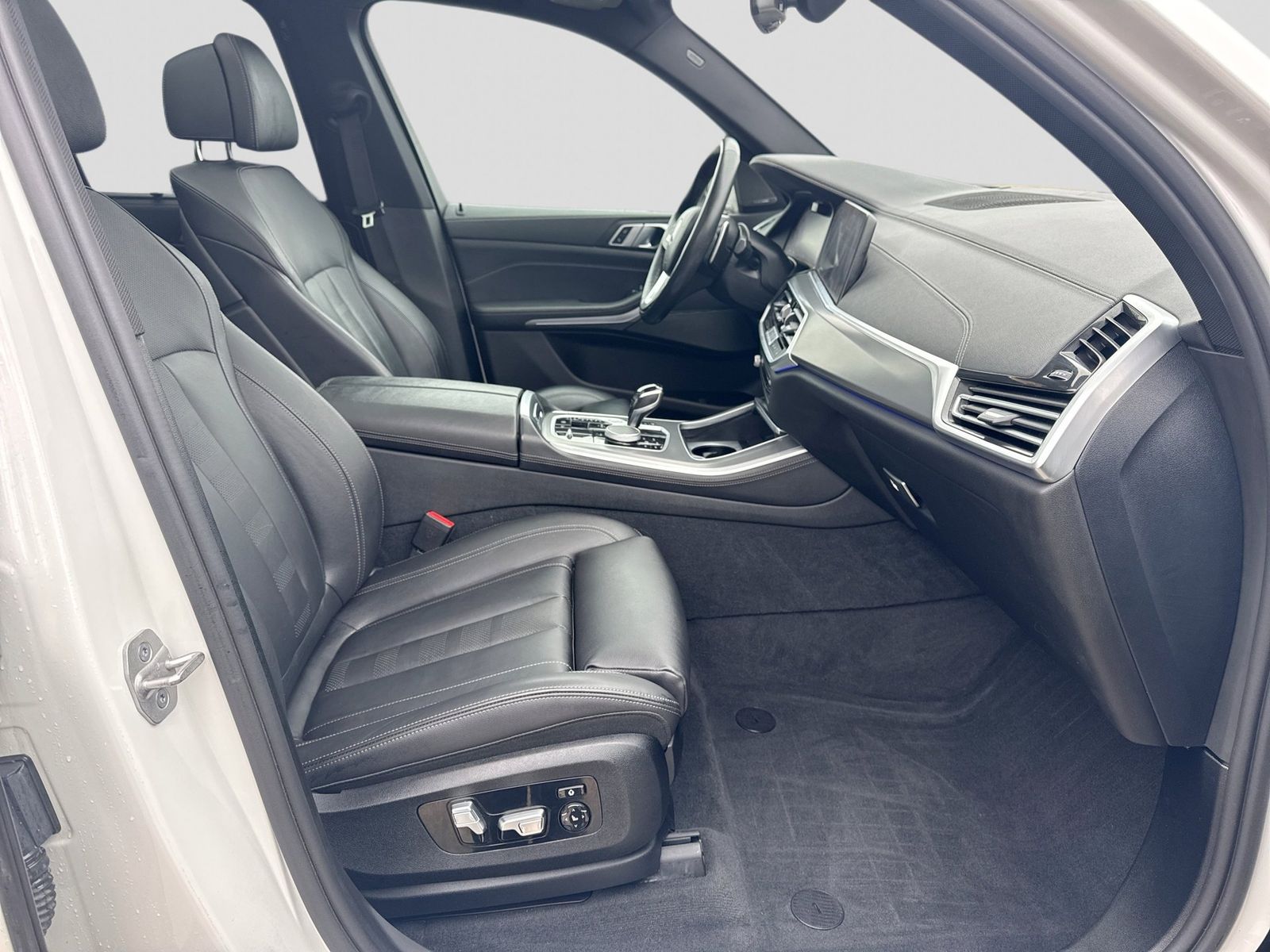 Thumbnail: 2021 BMW X5 - 7