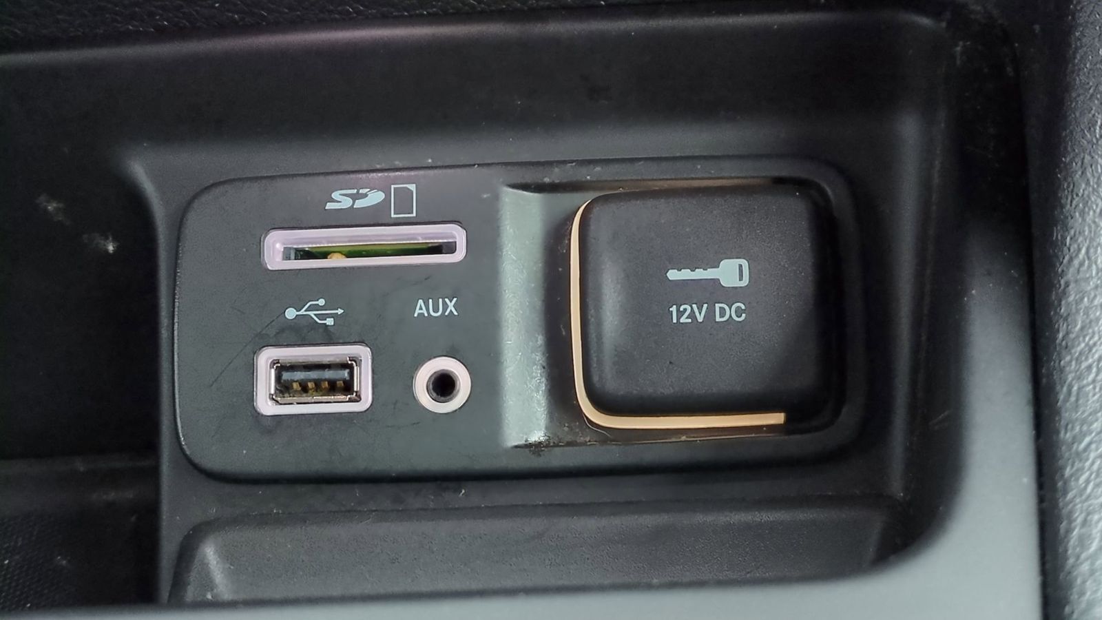 Thumbnail: 2016 Jeep Cherokee - 35