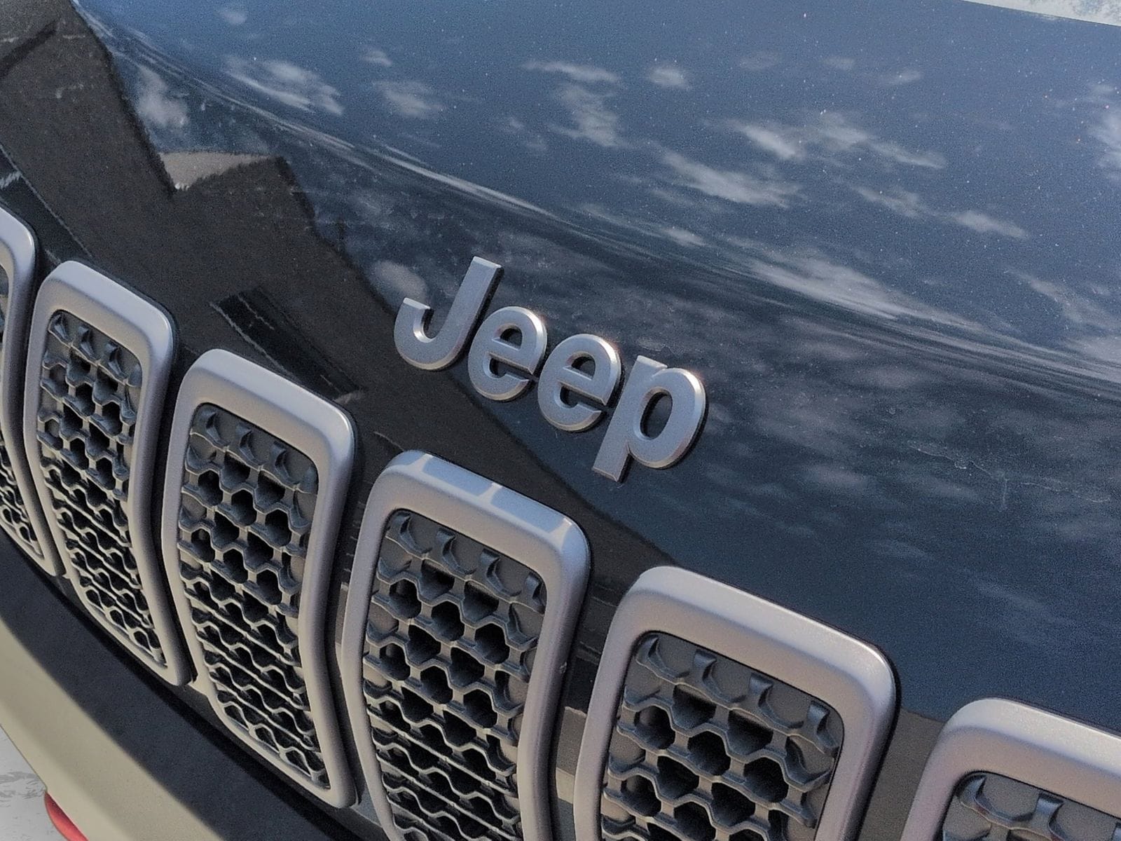 Thumbnail: 2021 Jeep Cherokee - 14