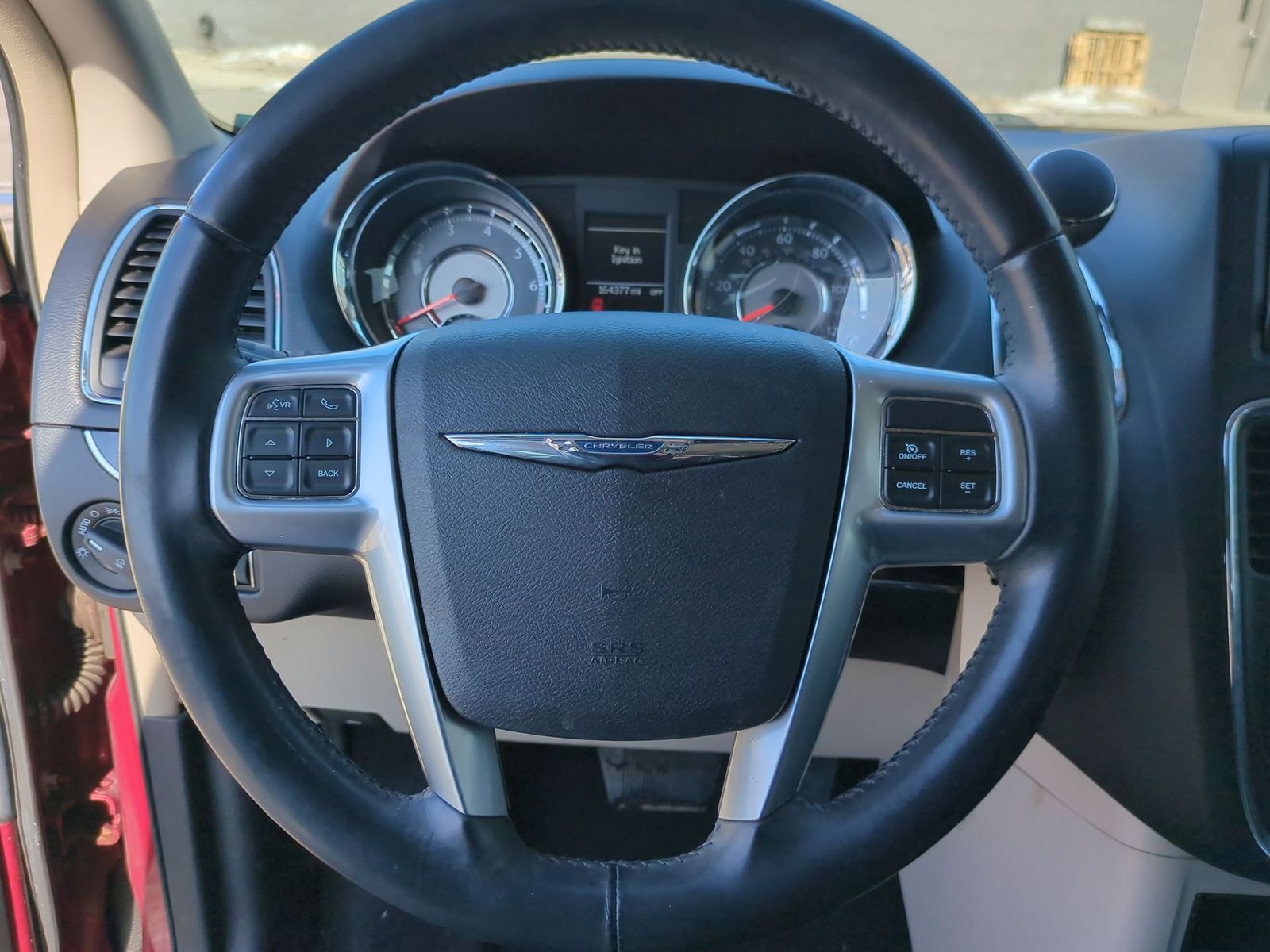 Thumbnail: 2012 Chrysler Town & Country - 27