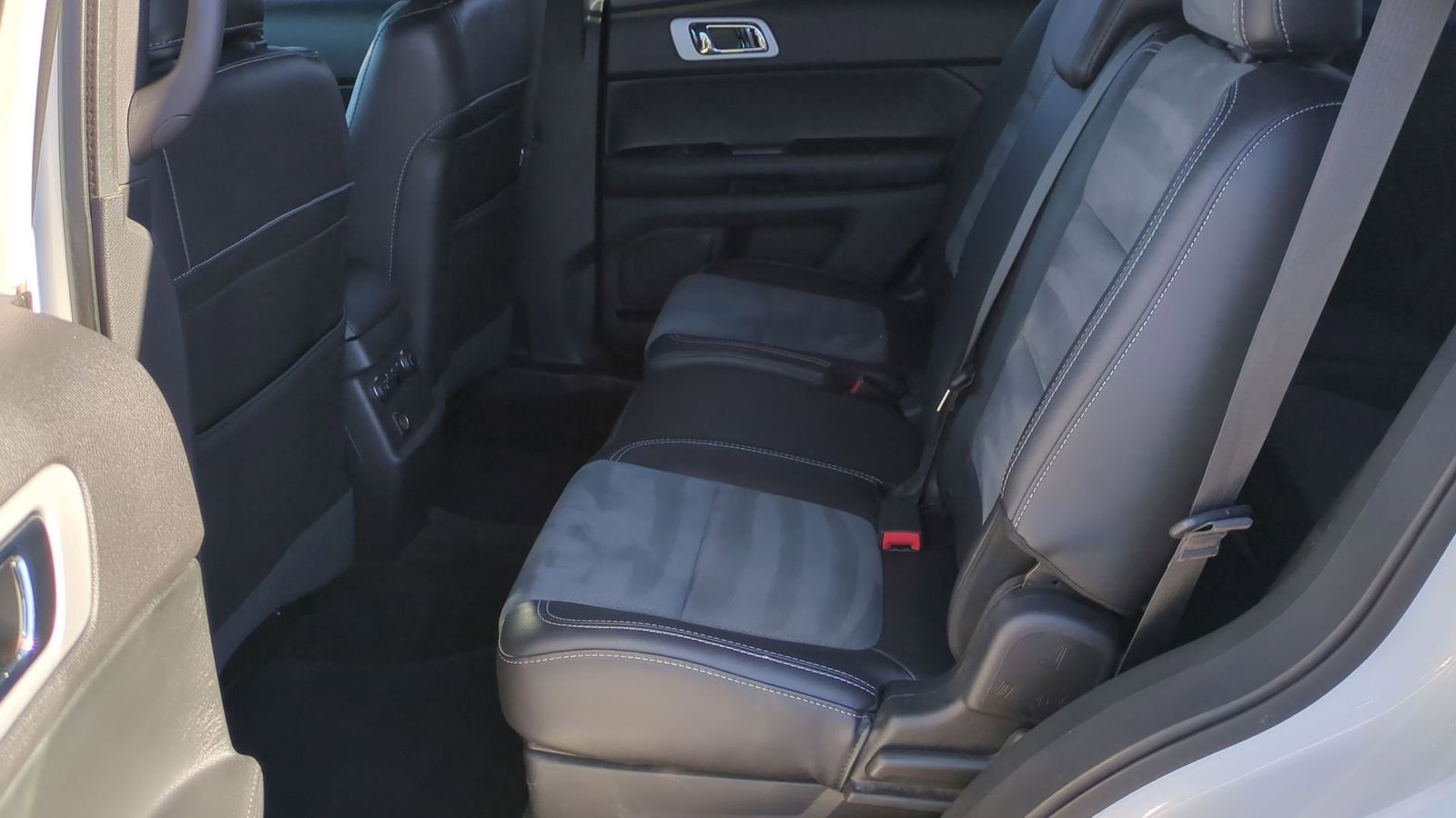 Thumbnail: 2015 Ford Explorer - 20