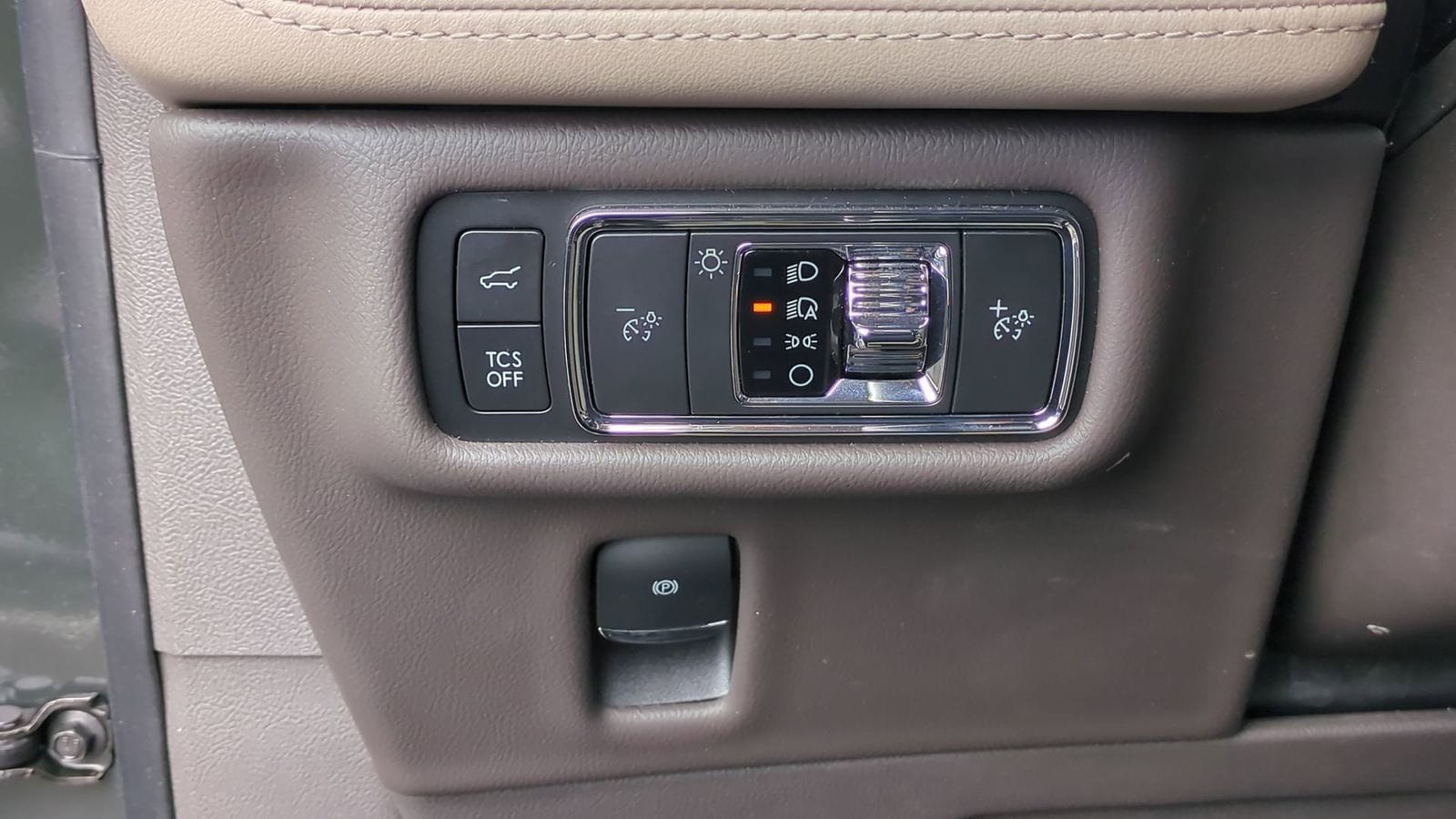 Thumbnail: 2022 Lincoln Nautilus - 18