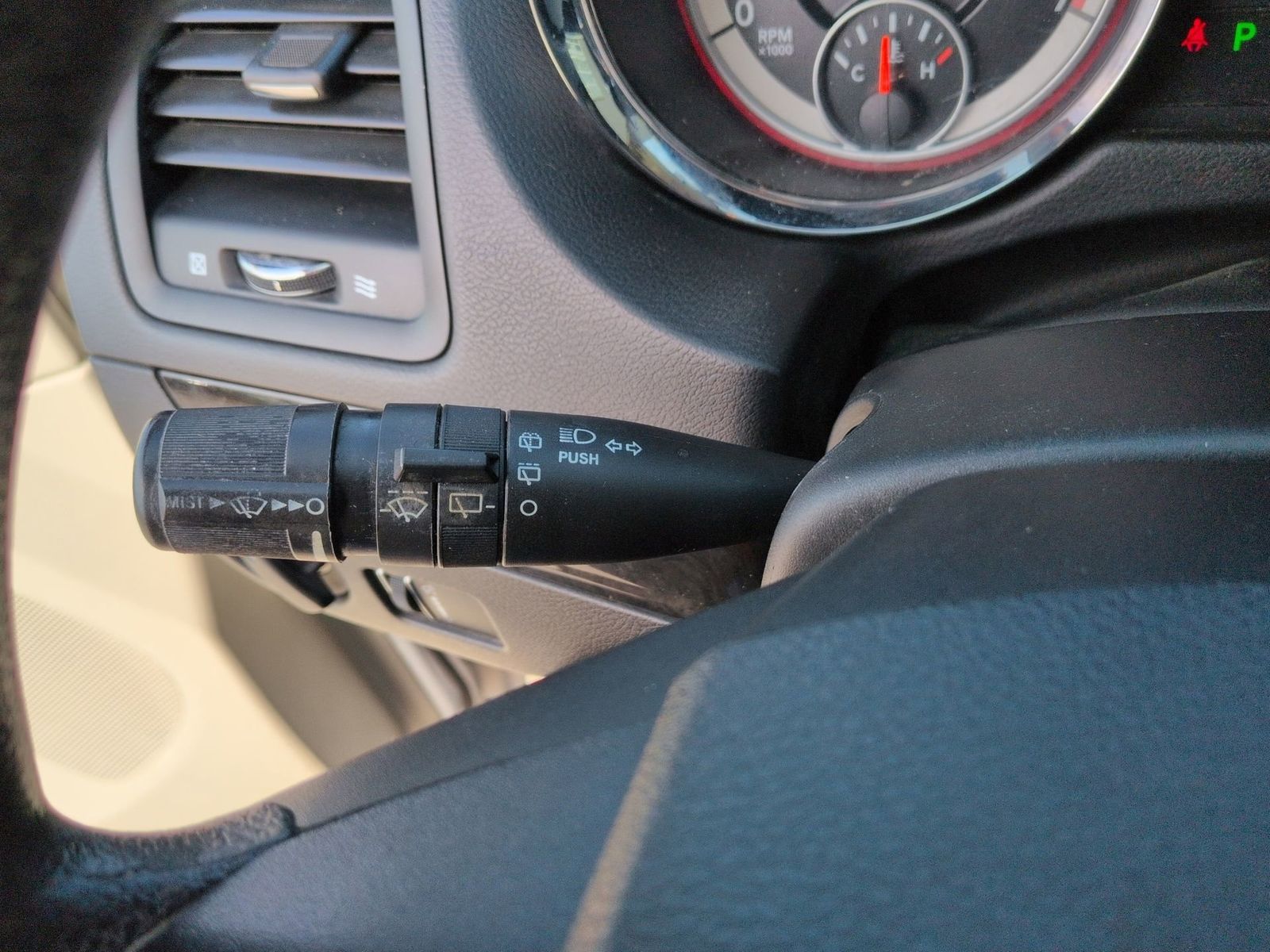 Thumbnail: 2013 Dodge Grand Caravan - 31