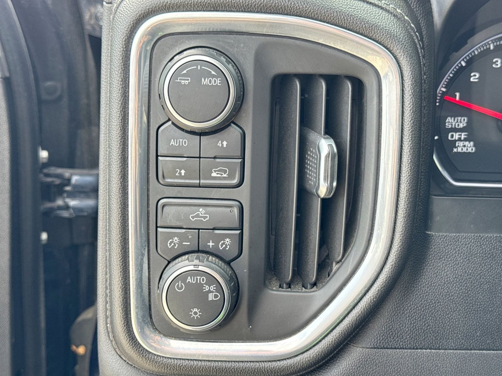 Thumbnail: 2020 Chevrolet Silverado 1500 - 26