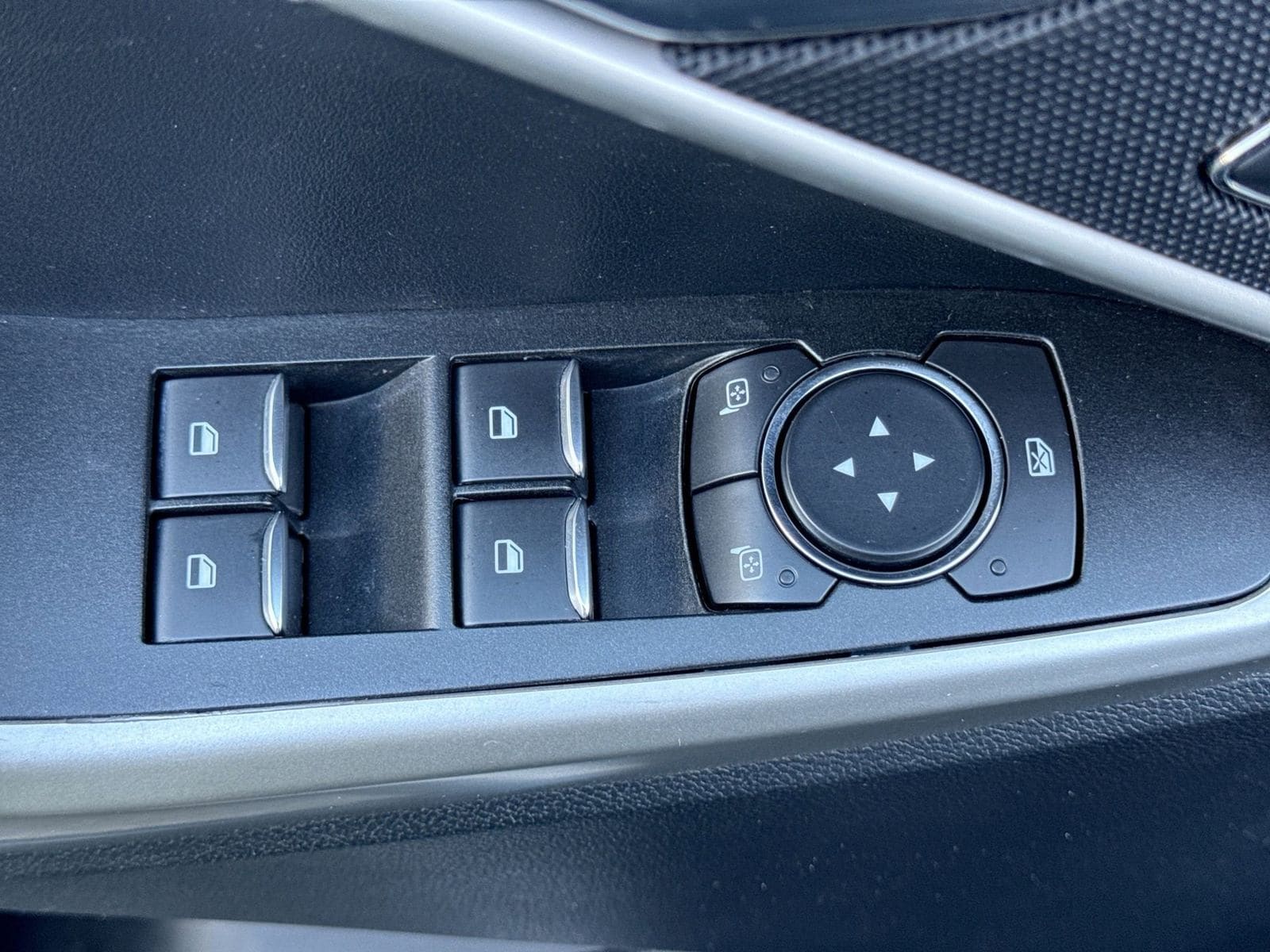 Thumbnail: 2022 Ford Explorer - 17