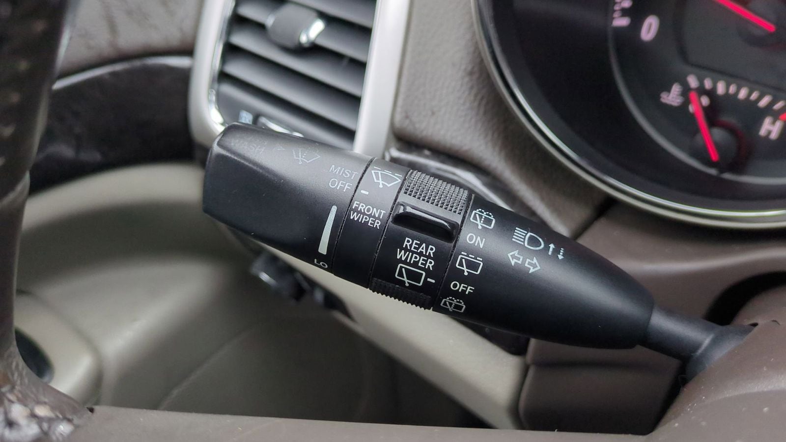 Thumbnail: 2012 Jeep Grand Cherokee - 25