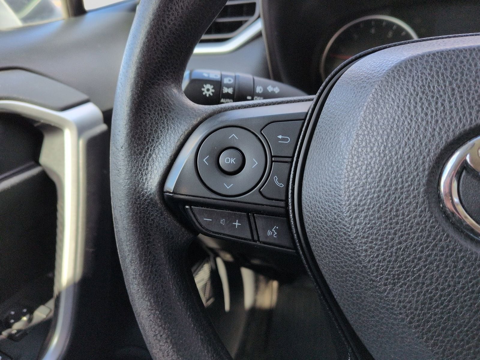 Thumbnail: 2019 Toyota RAV4 - 26