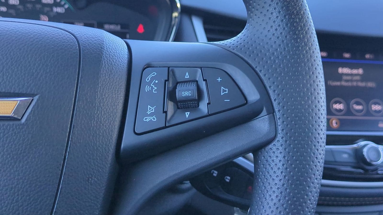 Thumbnail: 2021 Chevrolet Trax - 25