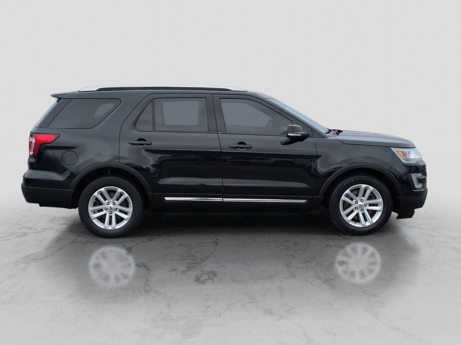 Thumbnail: 2016 Ford Explorer - 9