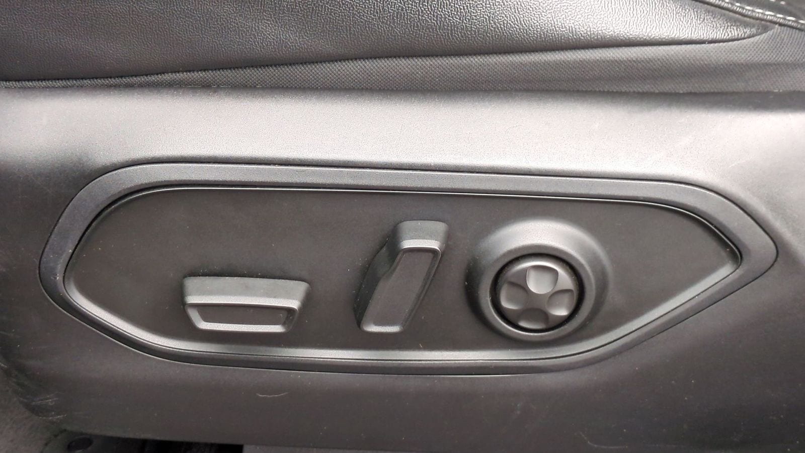 Thumbnail: 2023 Jeep Grand Cherokee - 15