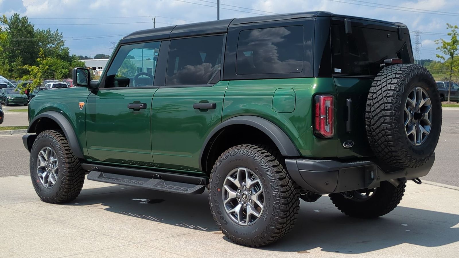 2025 Ford Bronco Badlands photo 3