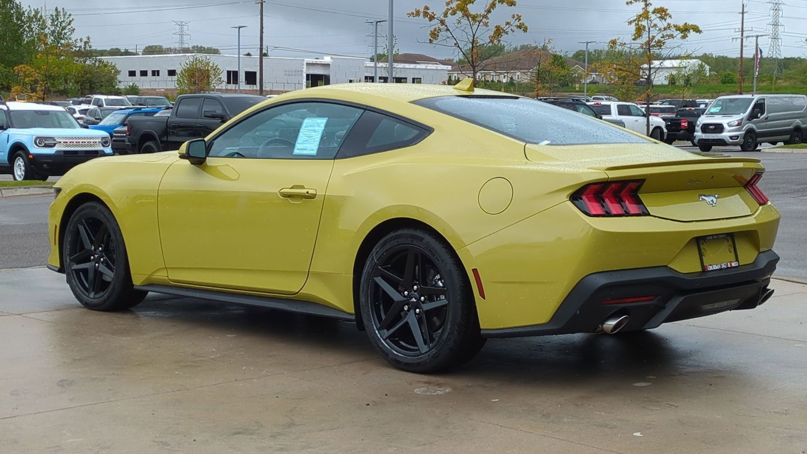 2025 Ford Mustang EcoBoost Premium photo 3