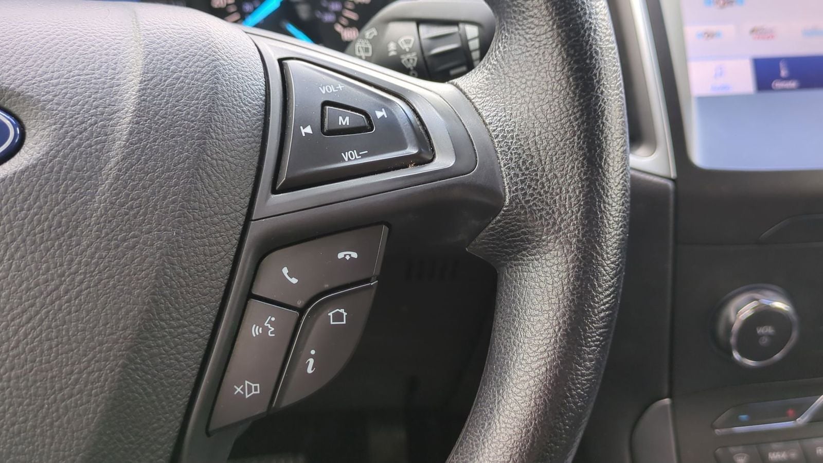 Thumbnail: 2020 Ford Edge - 24