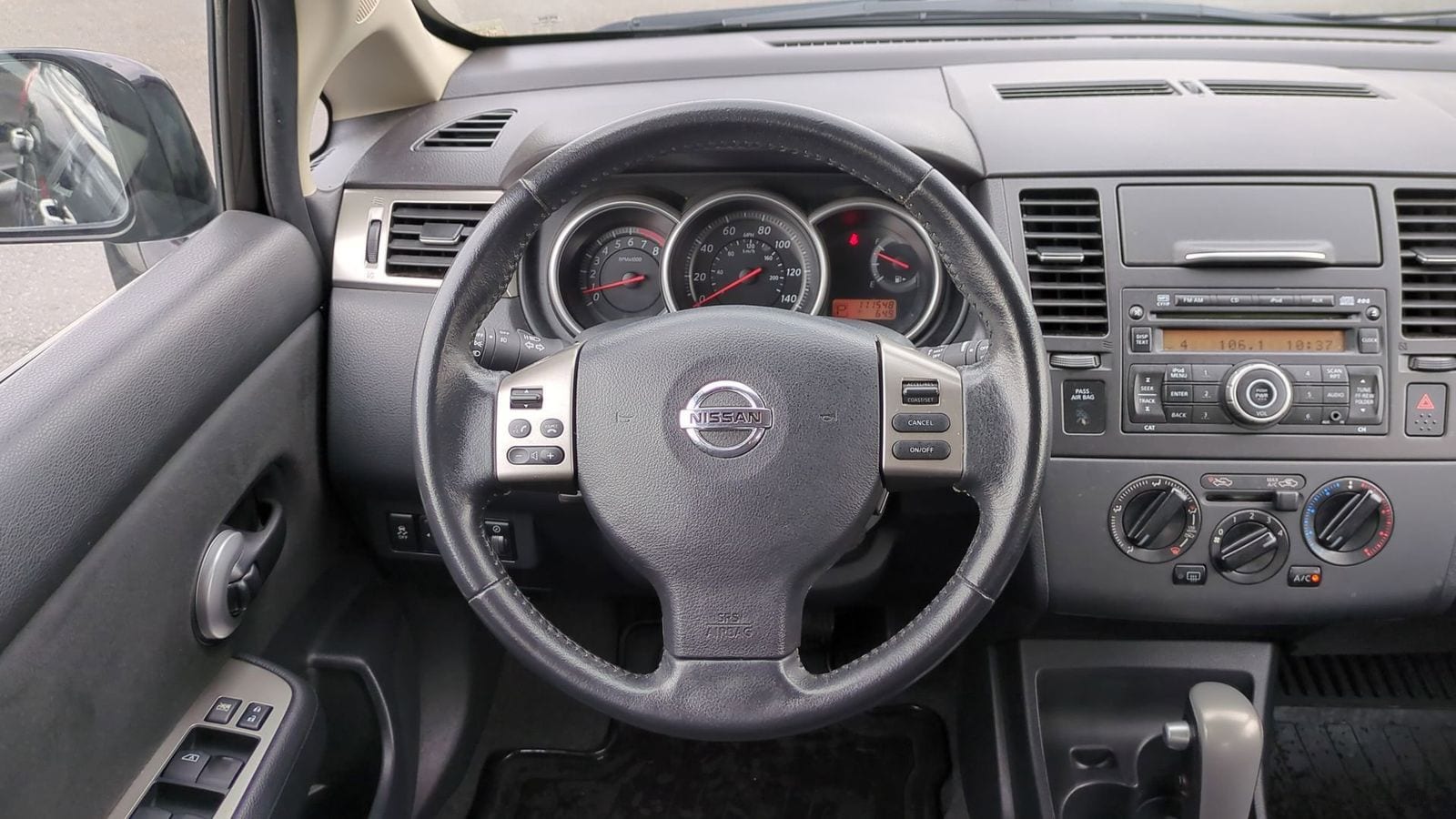 Thumbnail: 2011 Nissan Versa - 19
