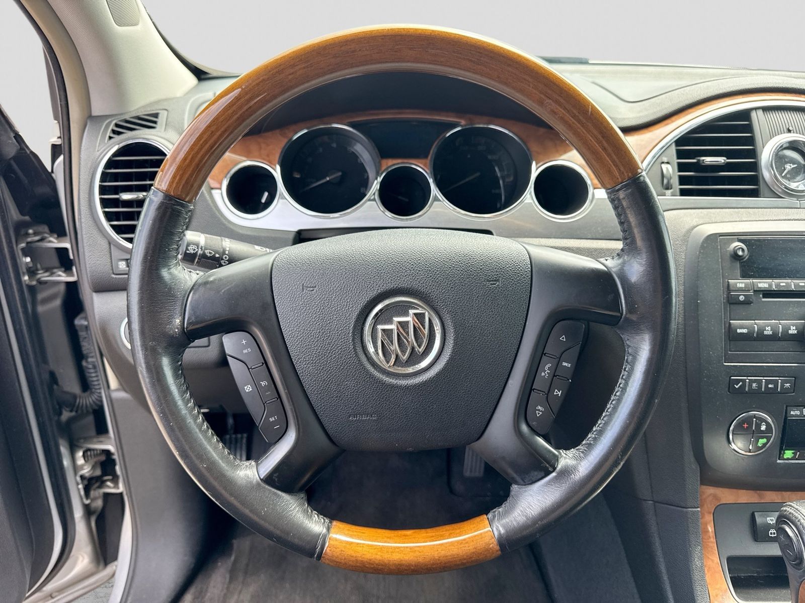 Thumbnail: 2010 Buick Enclave - 13