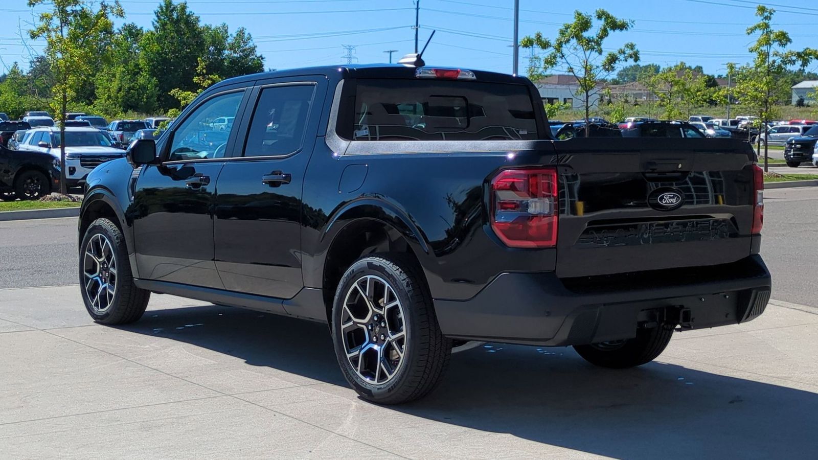 2025 Ford Maverick Lariat photo 3