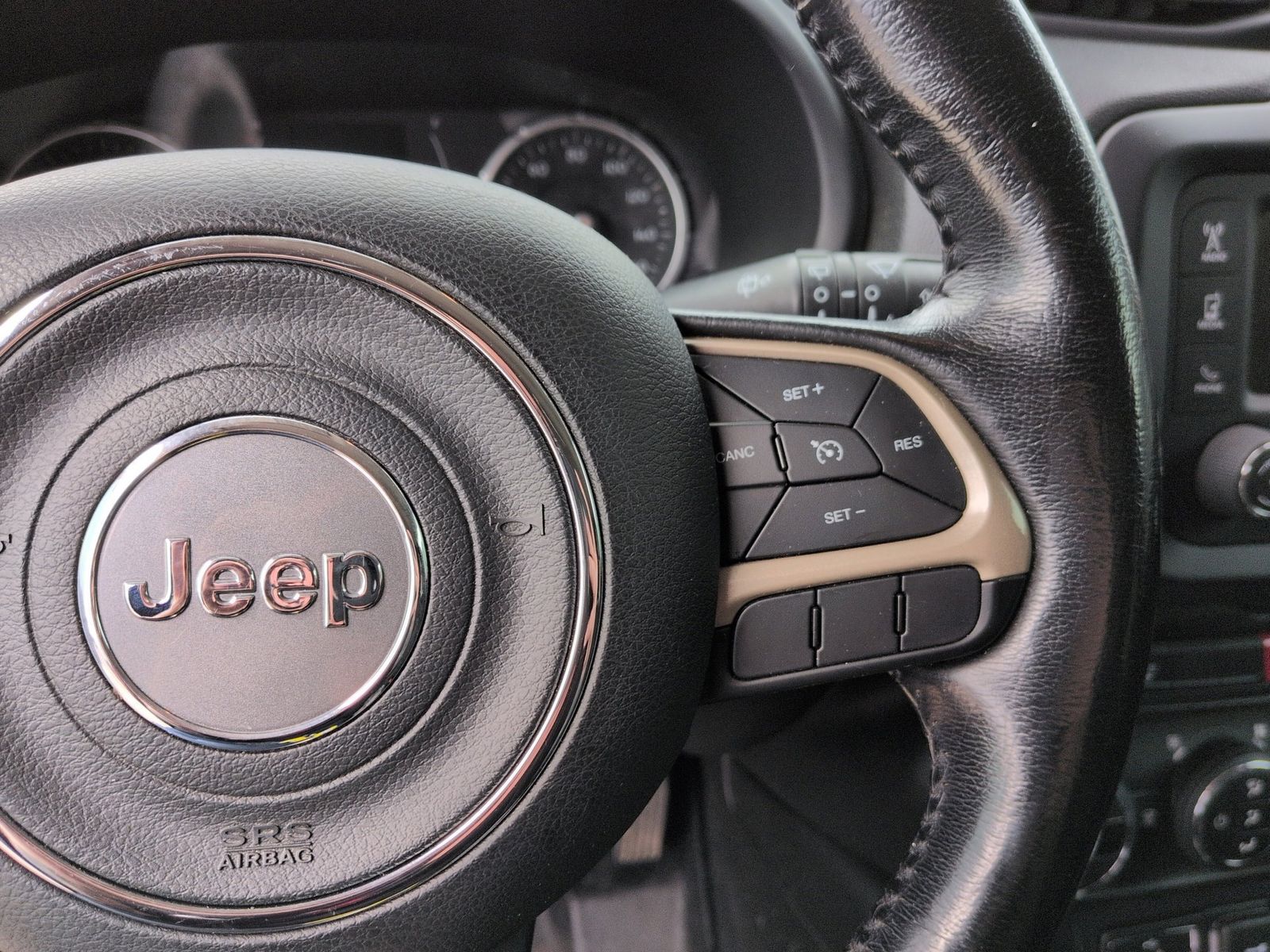 Thumbnail: 2017 Jeep Renegade - 30