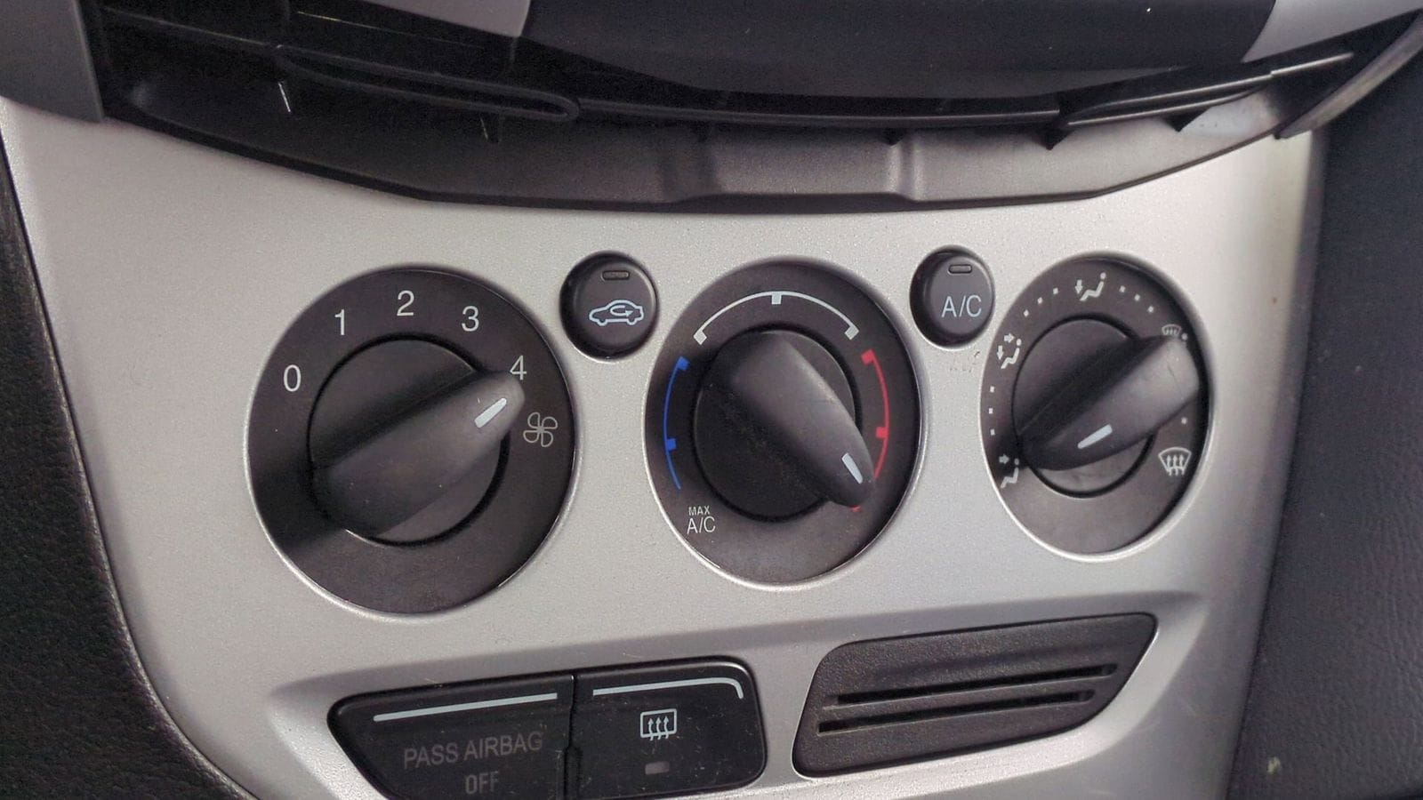 Thumbnail: 2012 Ford Focus - 29