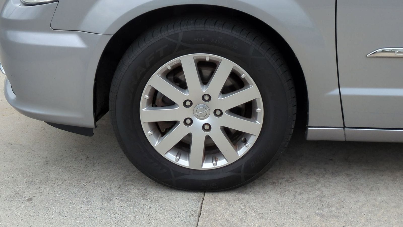 Thumbnail: 2014 Chrysler Town & Country - 14