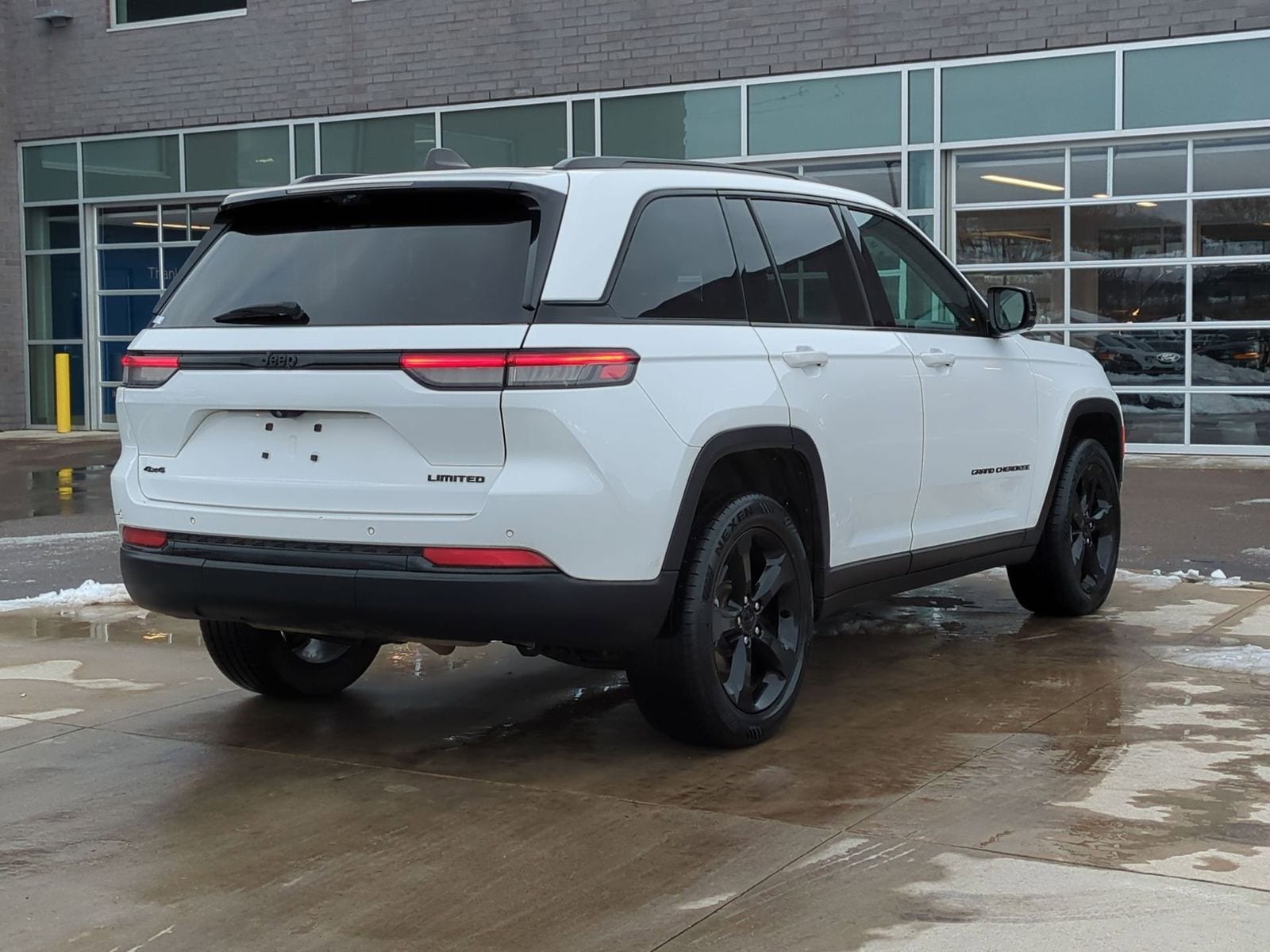 Thumbnail: 2023 Jeep Grand Cherokee - 8