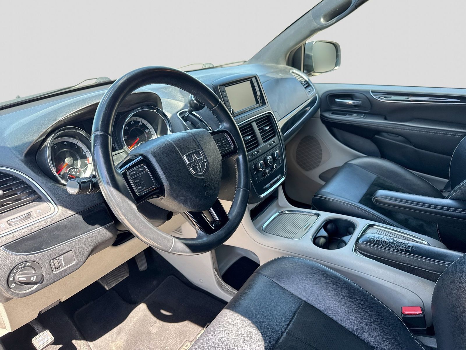 Thumbnail: 2017 Dodge Grand Caravan - 2