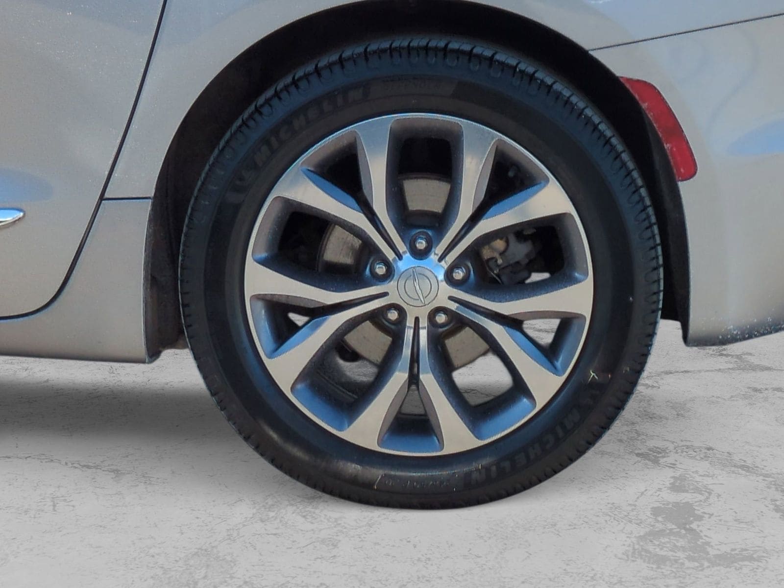 Thumbnail: 2017 Chrysler Pacifica - 17