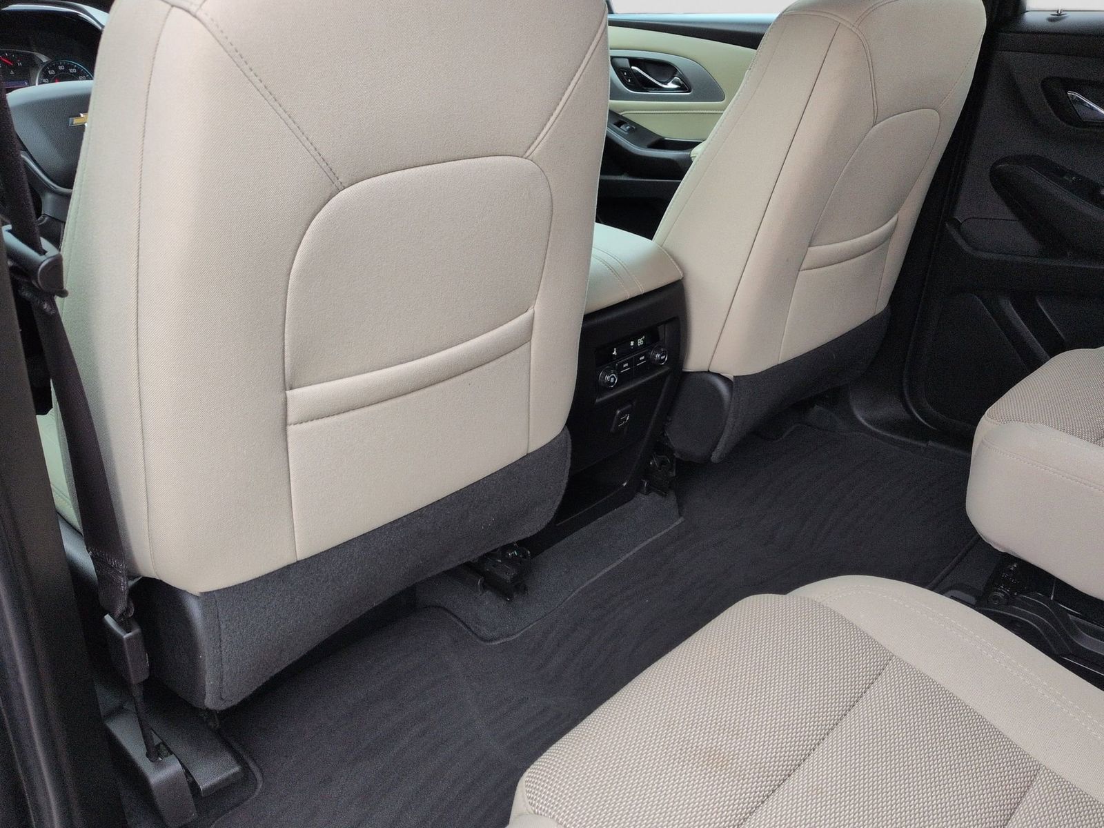 Thumbnail: 2022 Chevrolet Traverse - 21