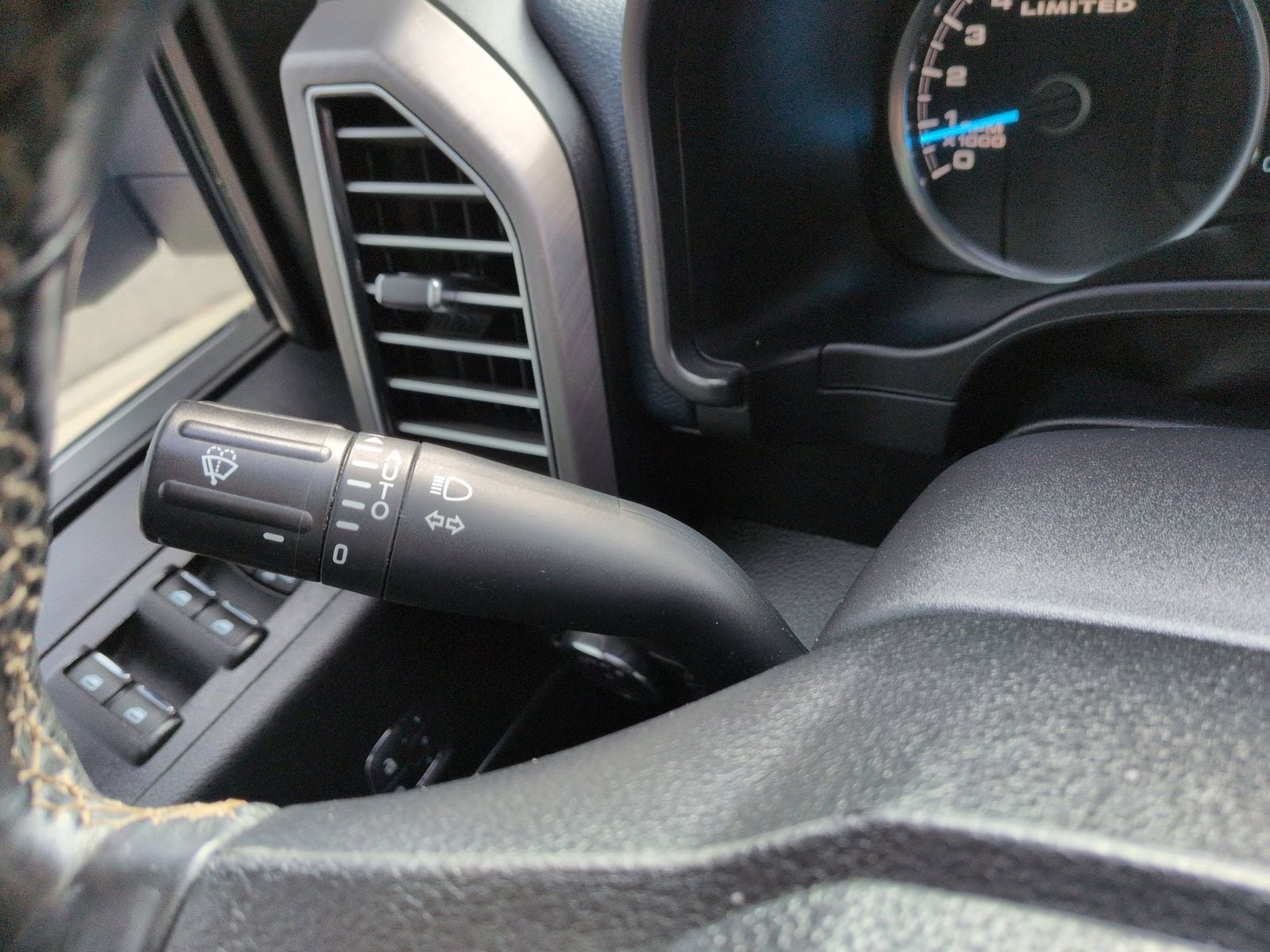 Thumbnail: 2018 Ford F-150 - 32