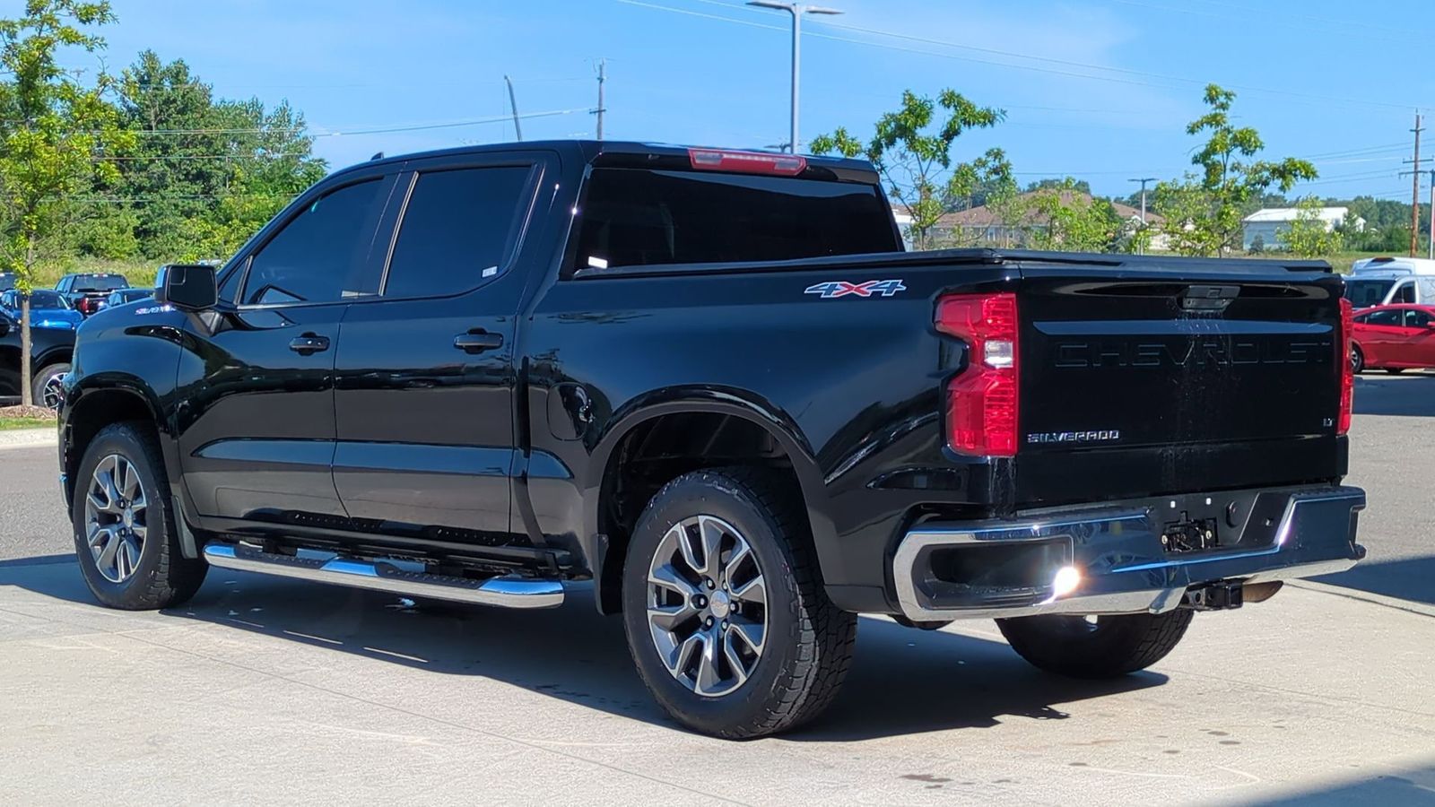 2021 Chevrolet Silverado 1500 LT photo 3