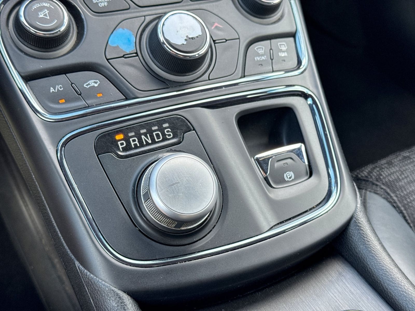Thumbnail: 2016 Chrysler 200 - 31