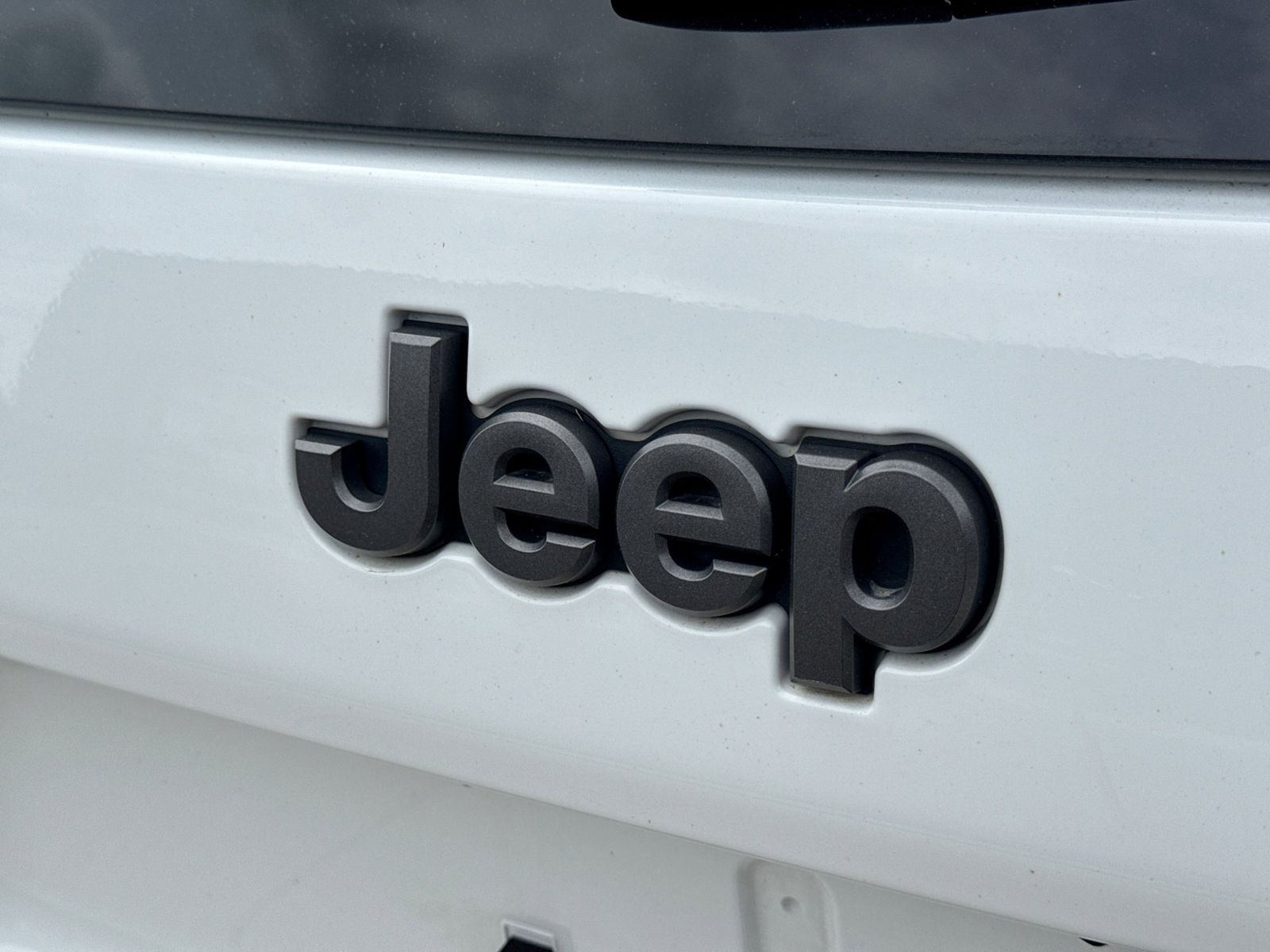 Thumbnail: 2019 Jeep Cherokee - 13