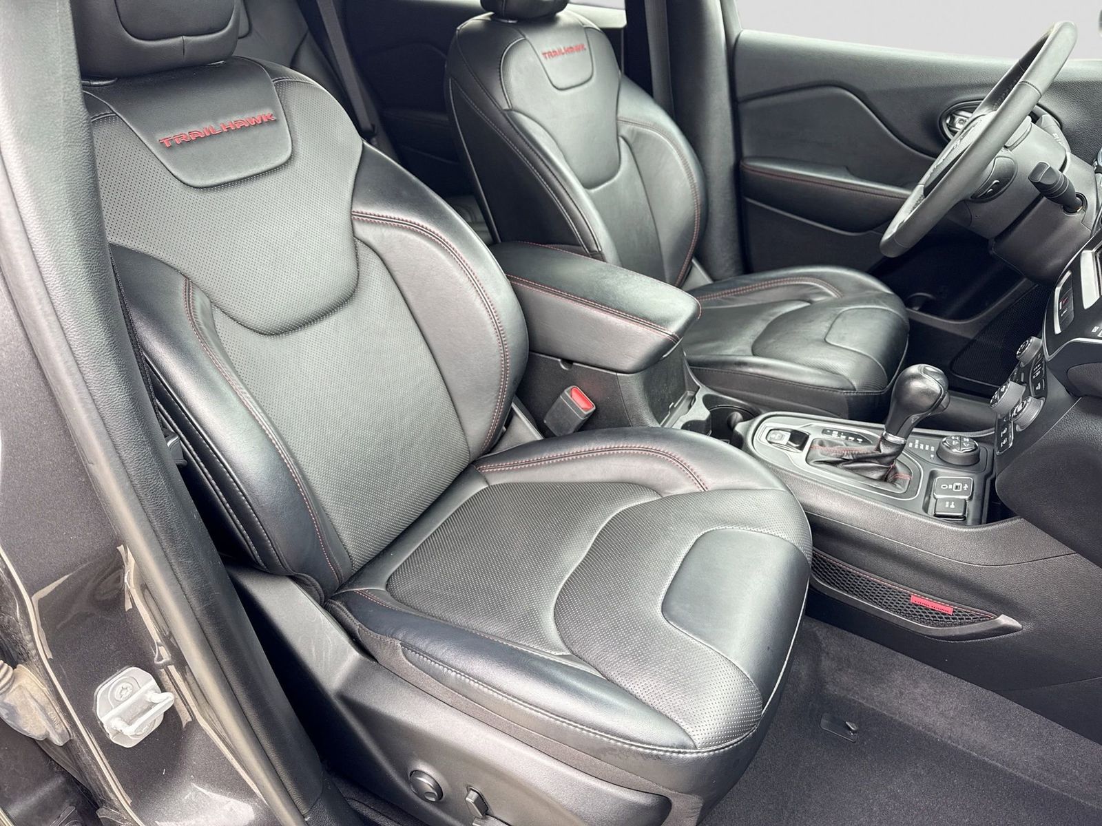 Thumbnail: 2022 Jeep Cherokee - 23