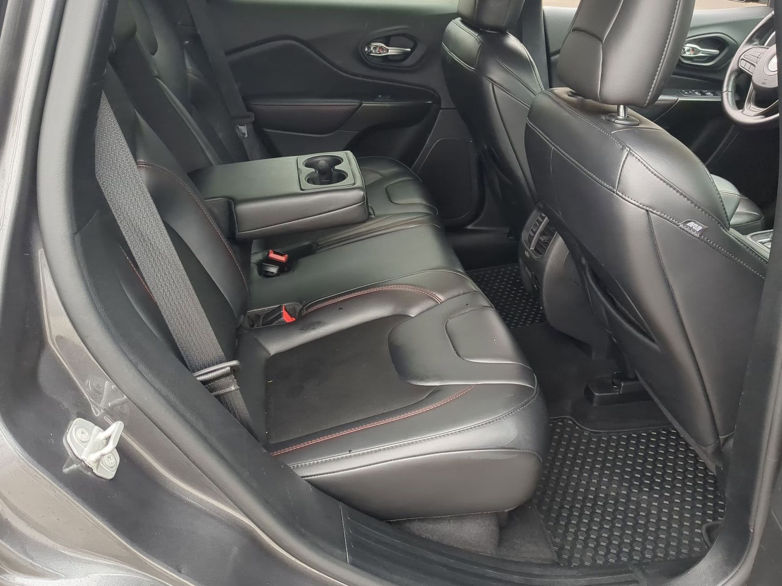 Thumbnail: 2020 Jeep Cherokee - 23