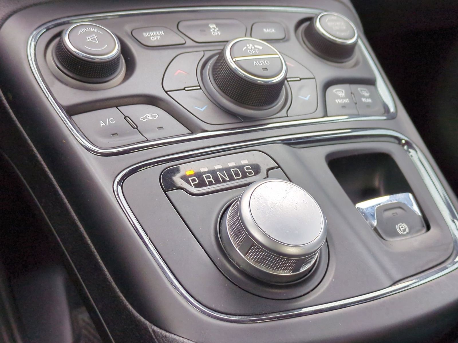 Thumbnail: 2015 Chrysler 200 - 37