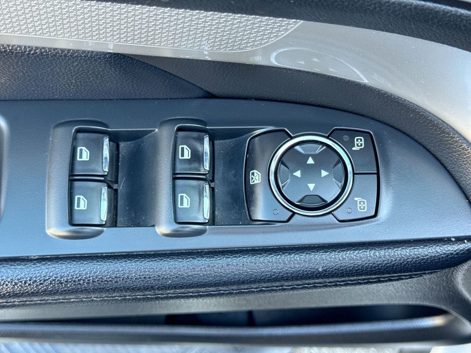 Thumbnail: 2017 Ford Explorer - 18