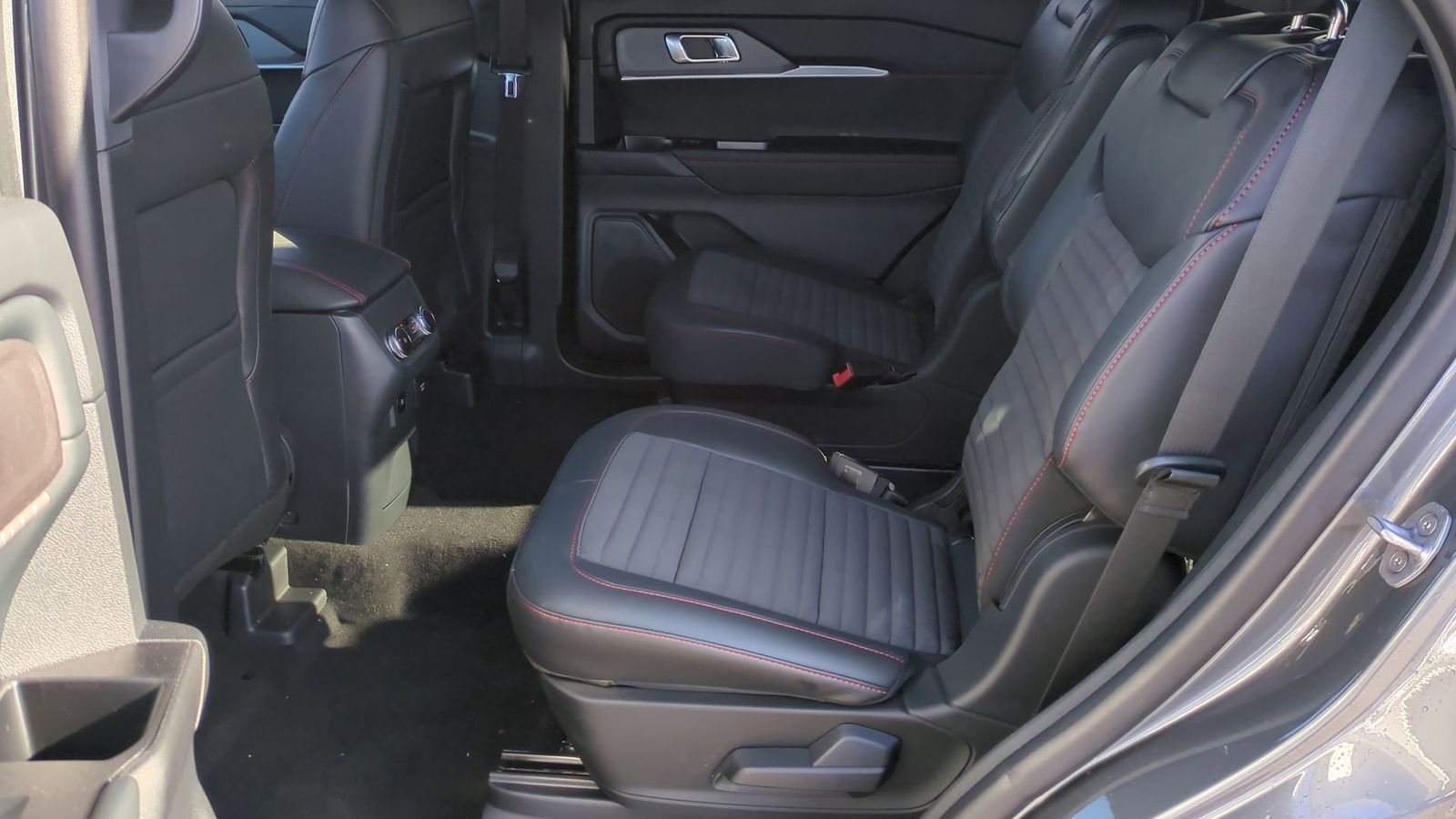 Thumbnail: 2025 Ford Explorer - 16