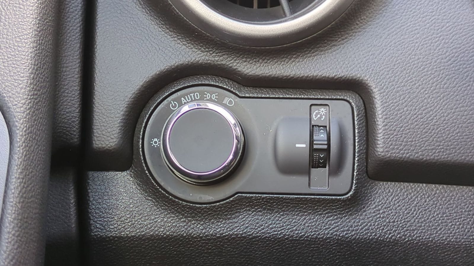 Thumbnail: 2016 Chevrolet Trax - 17