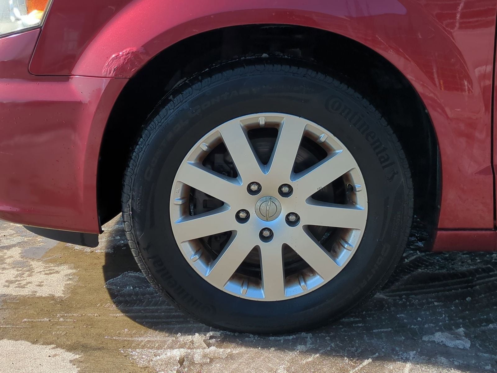 Thumbnail: 2012 Chrysler Town & Country - 15